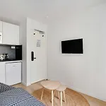 Cosy Modern Small Apartment Menilmontant