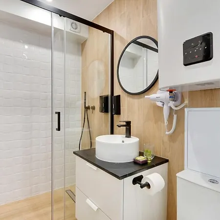 Cosy Modern Small Menilmontant Parigi